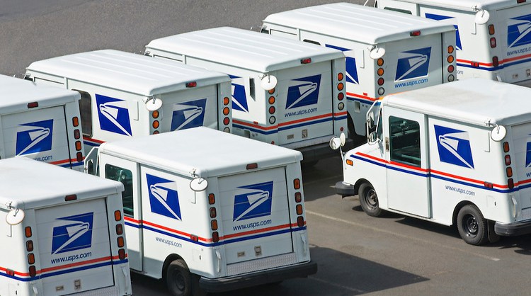 Flota de viejos camiones de correo de USPS