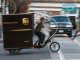 Ciclista de entrega de paquetes de UPS en Nueva York