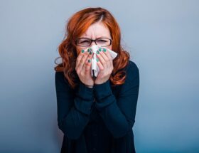 Mujer con Congestión Nasal