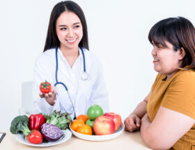 nutrióloga con paciente